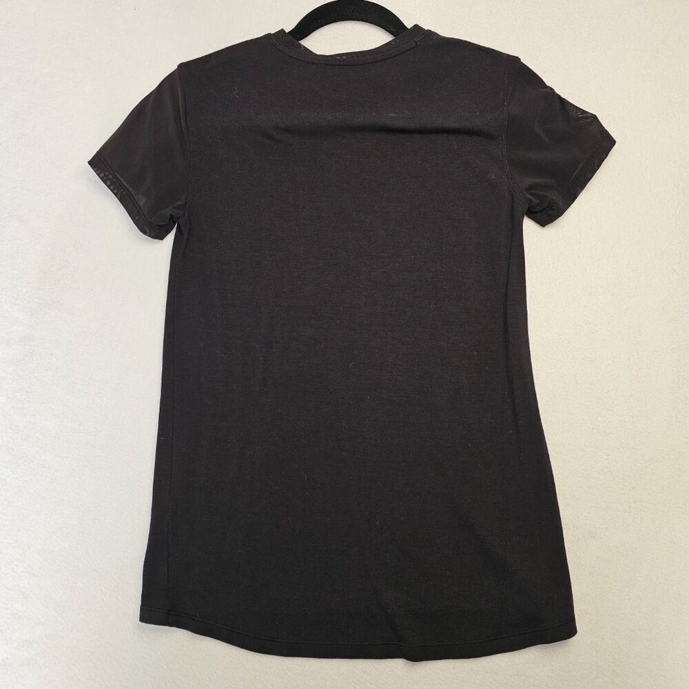 ATHLETA TOP WITH MESH‎ SLEEVES